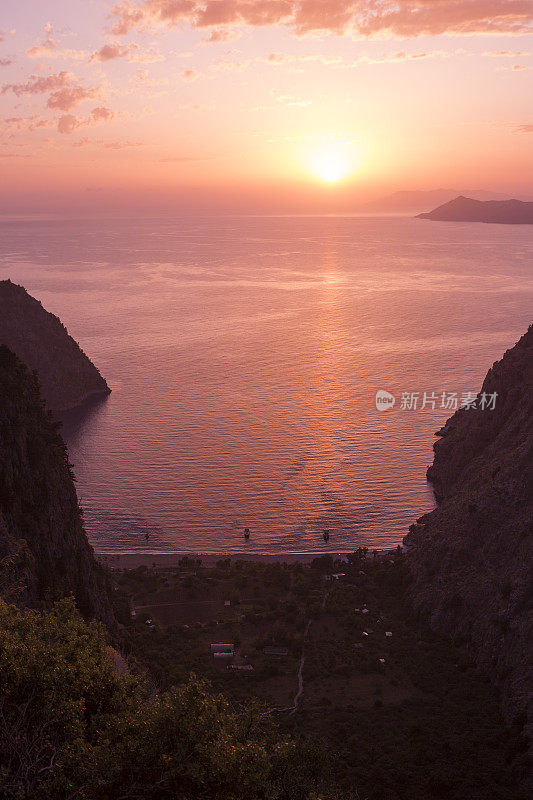 土耳其fethiye mugla附近kelebek山谷山顶的日落